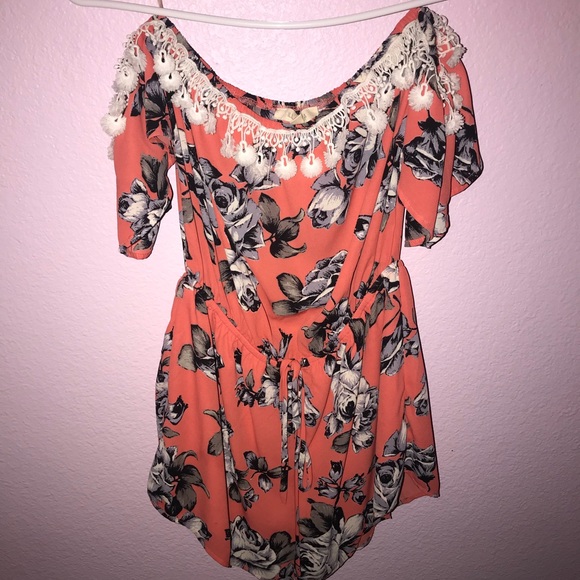 Off the shoulder floral romper - Picture 3 of 3